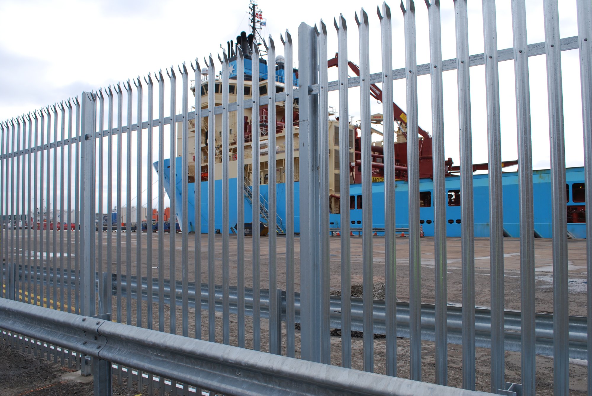 Palisade fencing to secure maritime environment in accordance with the ISPS code.