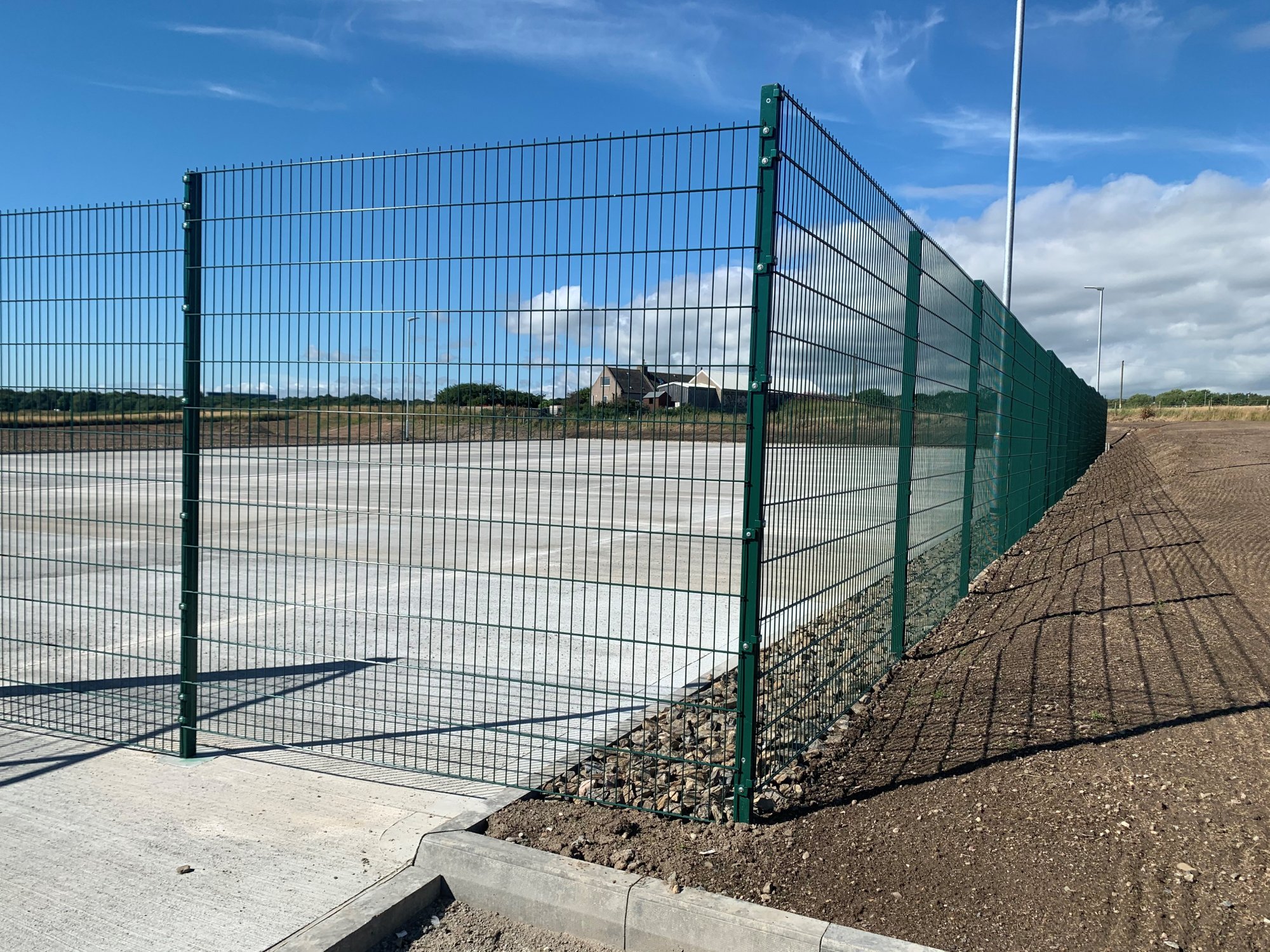 2400mm high 656 dual wire mesh panel system.