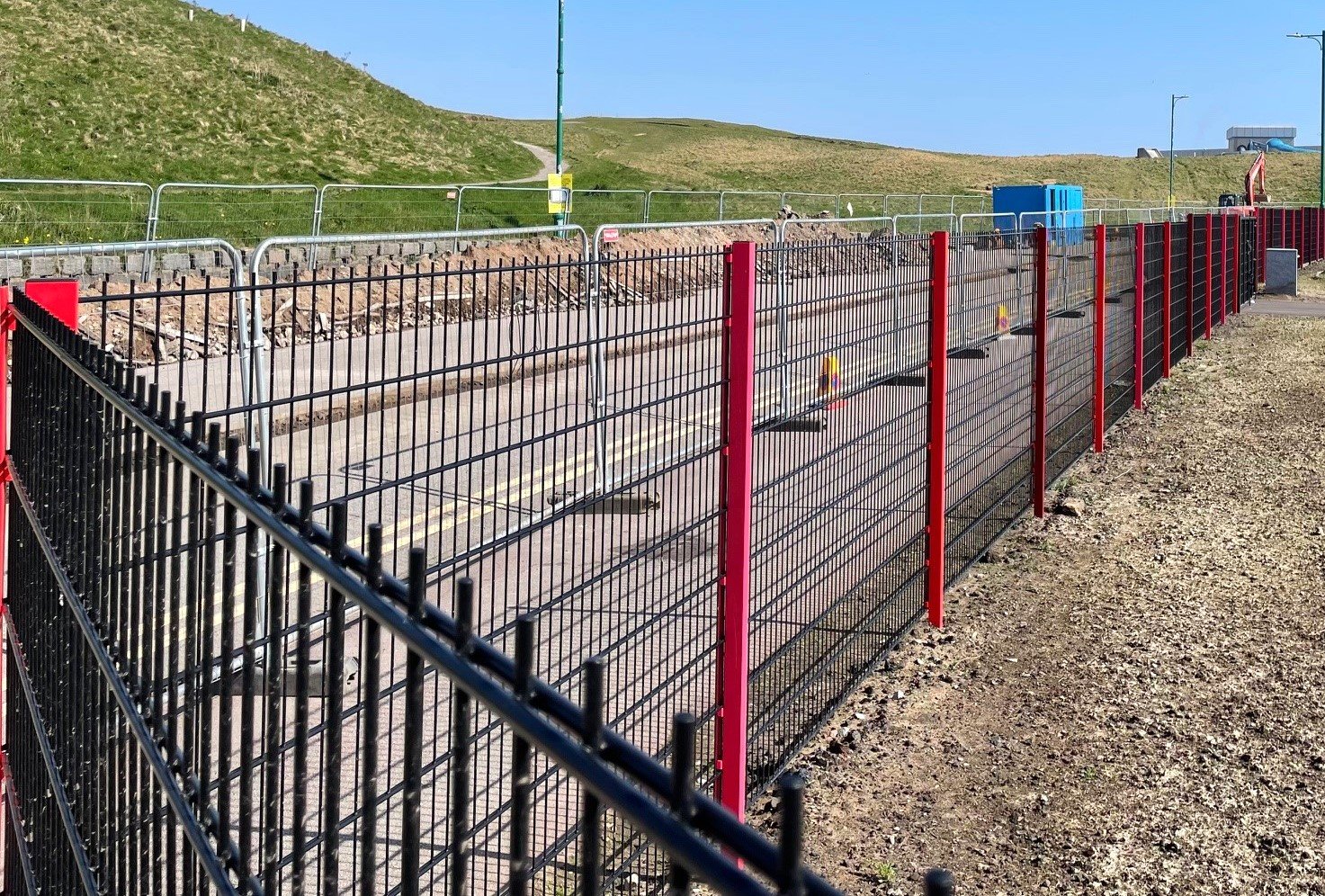 This fence was installed using Black 868 mesh panels. The Architect introduced various shades of red for the posts, which were used to interesting effect.