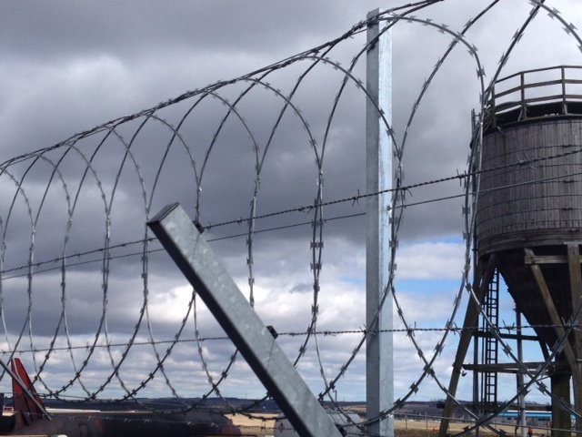 Flat wrap razor wire.