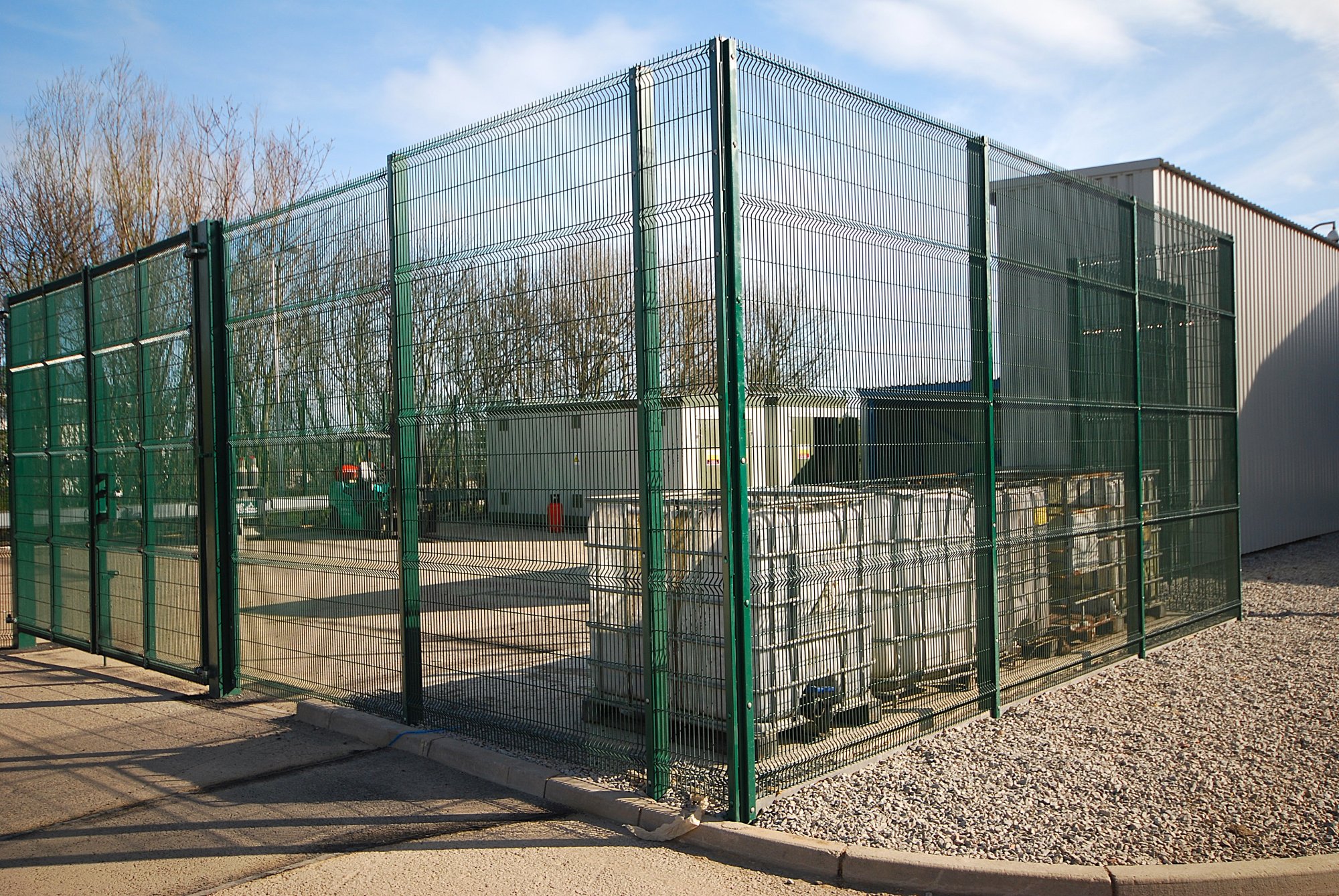 SR1 rated 3000mm high Ultimate Extra welded mesh panel system conforming to BS 1722-14.